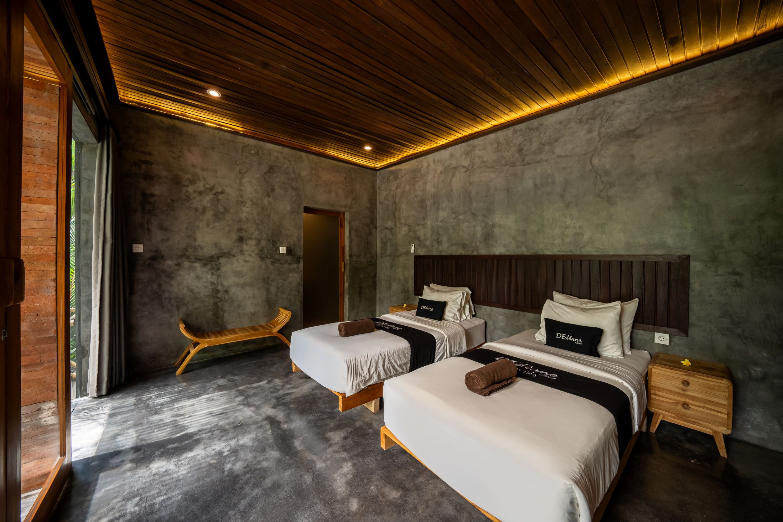 Room 11 - Modern Twin Room with Poolside Patio