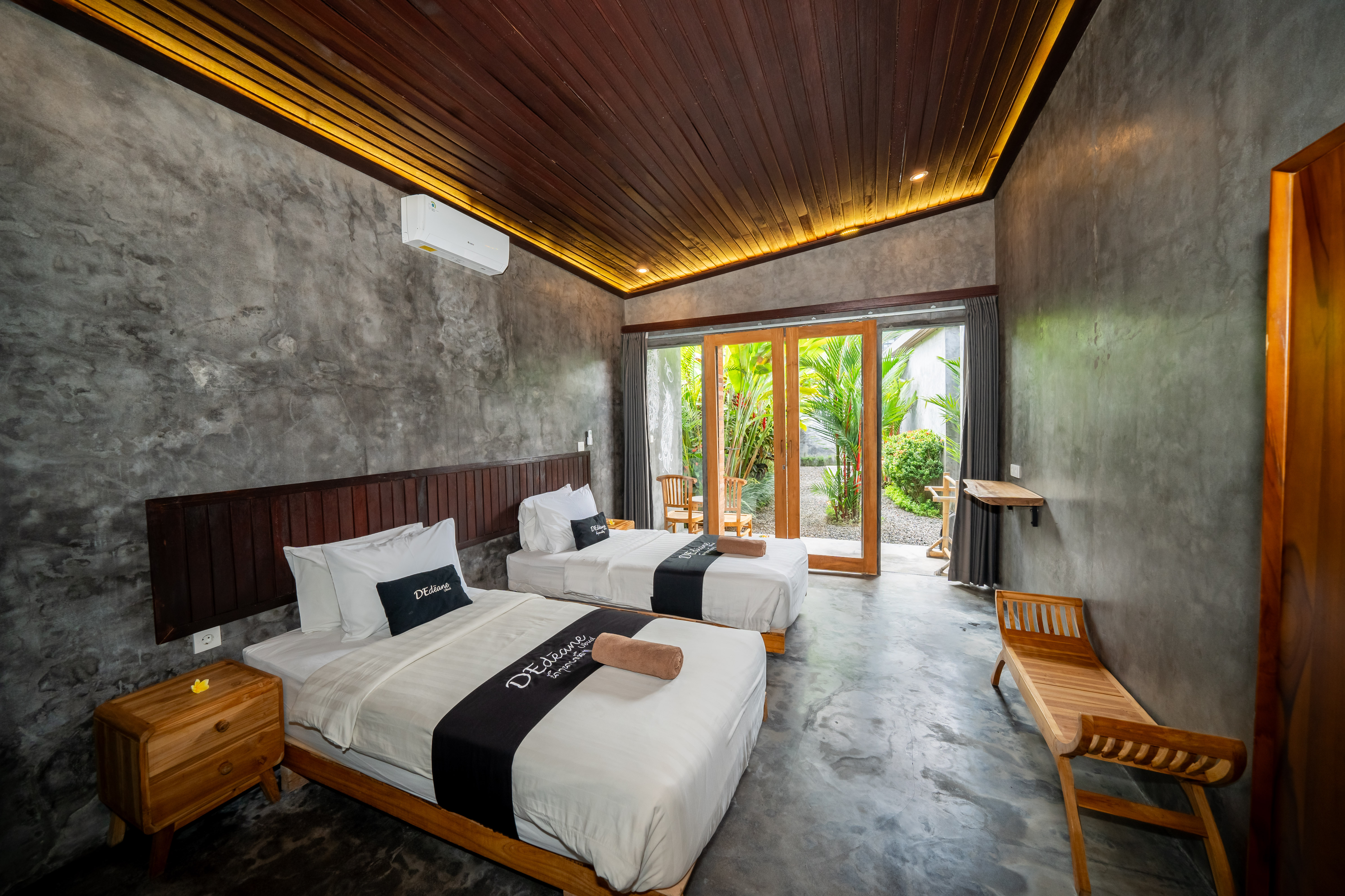 Room 12 – Twin Bed with Garden View