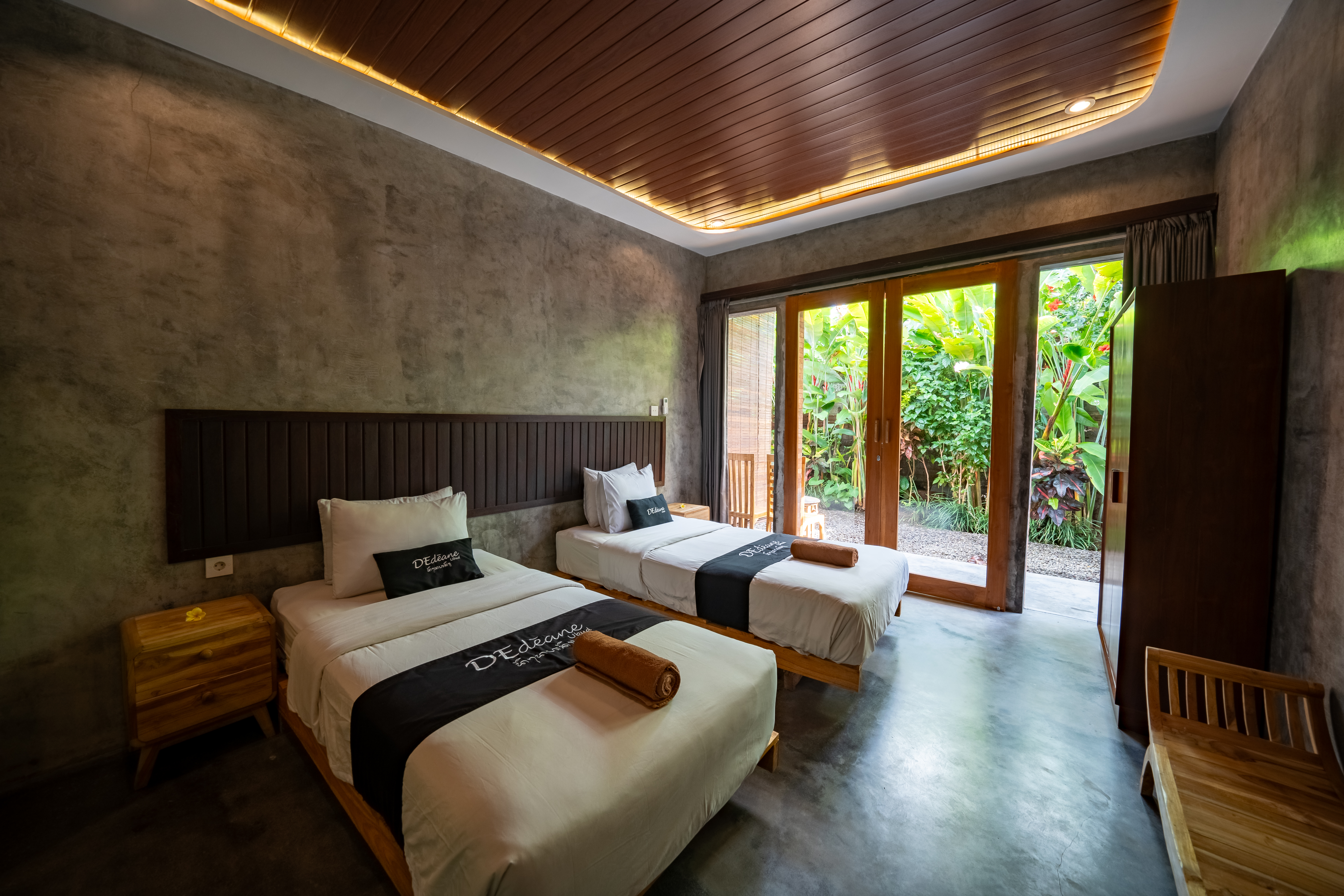 Room 9 – Twin Bed Room with Garden View