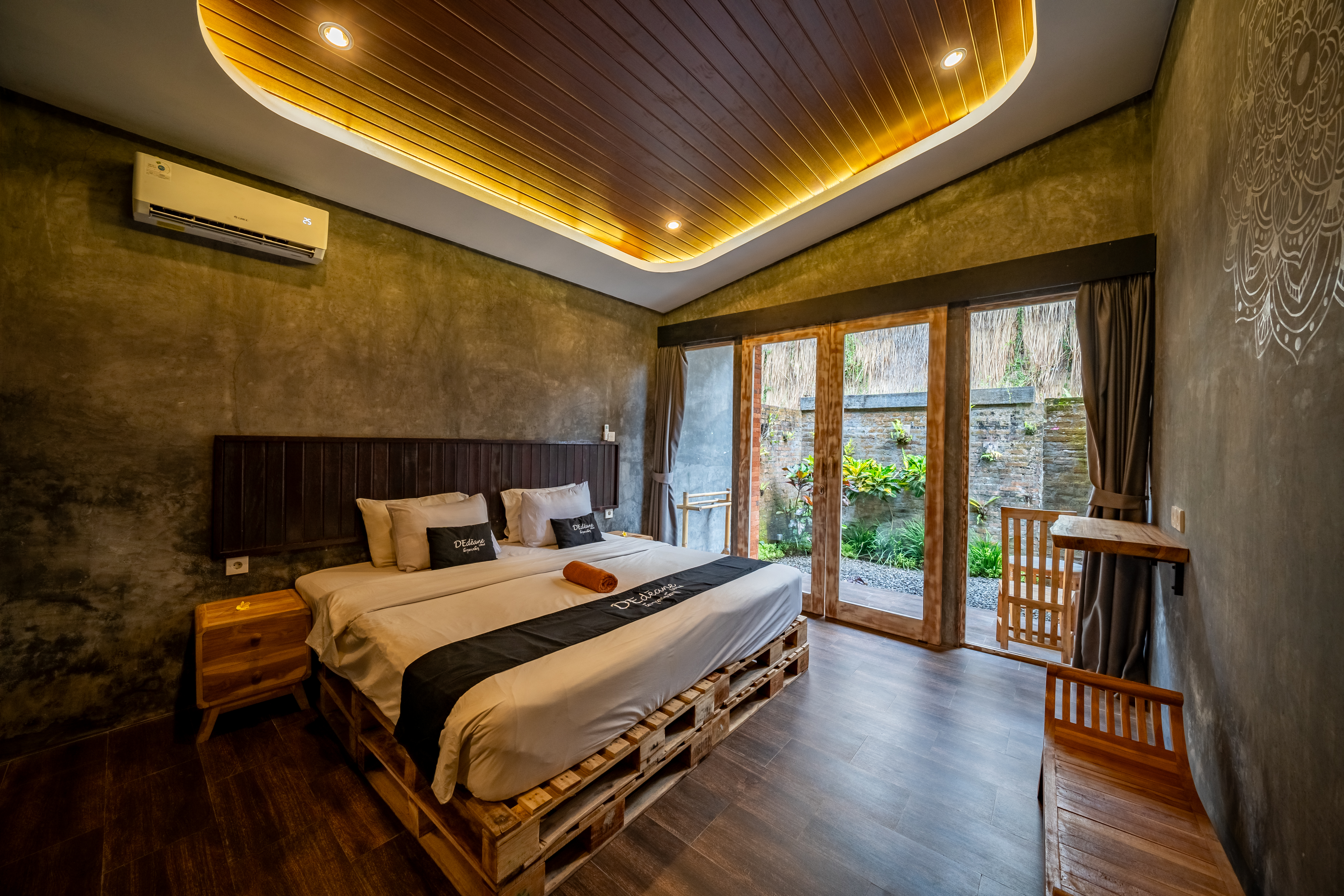 Room 19 – Charming Kingsize Bedroom with Cozy Ambience